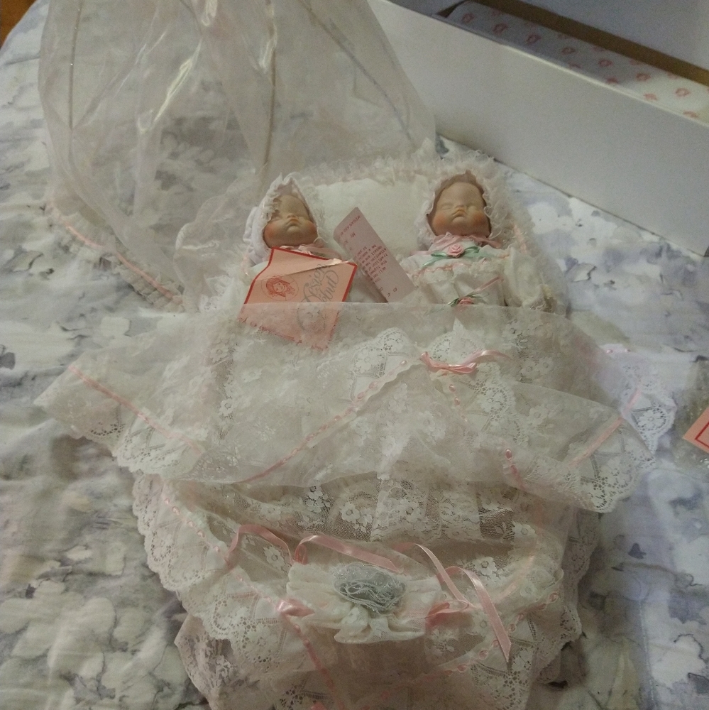 Megan and Melony twin porcelain doll set vintage